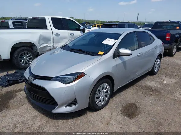 5YFBURHE5KP888187 2019 TOYOTA COROLLA - Image 2