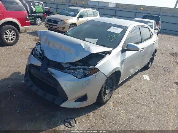 5YFBURHE5KP890117 2019 TOYOTA COROLLA - Image 2