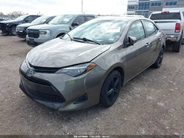 5YFBURHE5KP890554 2019 TOYOTA COROLLA - Image 2