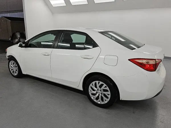 5YFBURHE5KP896810 2019 TOYOTA COROLLA - Image 2