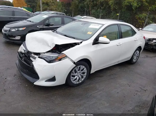 5YFBURHE5KP914786 2019 TOYOTA COROLLA - Image 2