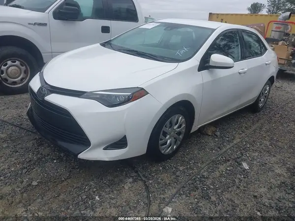 5YFBURHE5KP939025 2019 TOYOTA COROLLA - Image 2