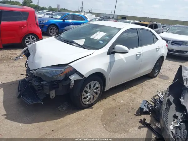 5YFBURHE5KP940627 2019 TOYOTA COROLLA - Image 2