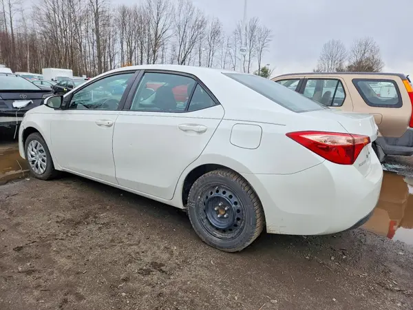 5YFBURHE5KP946962 2019 TOYOTA COROLLA - Image 2