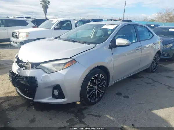 5YFBURHE6GP465643 2016 TOYOTA COROLLA - Image 2
