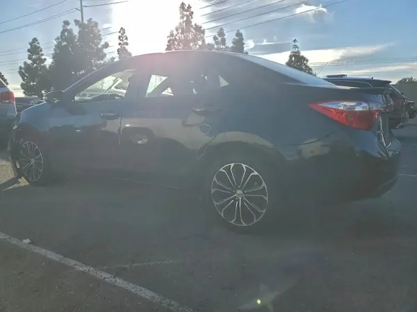 5YFBURHE6GP498951 2016 TOYOTA COROLLA - Image 2