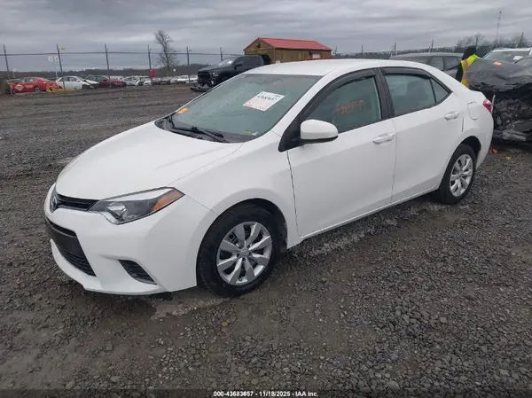 5YFBURHE6GP507938 2016 TOYOTA COROLLA - Image 2
