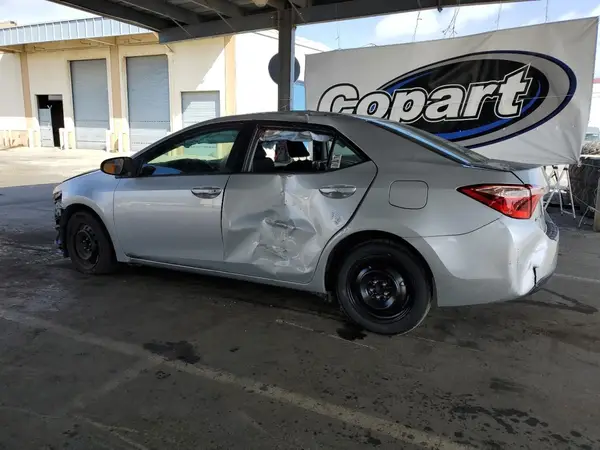 5YFBURHE6HP569972 2017 TOYOTA COROLLA - Image 2
