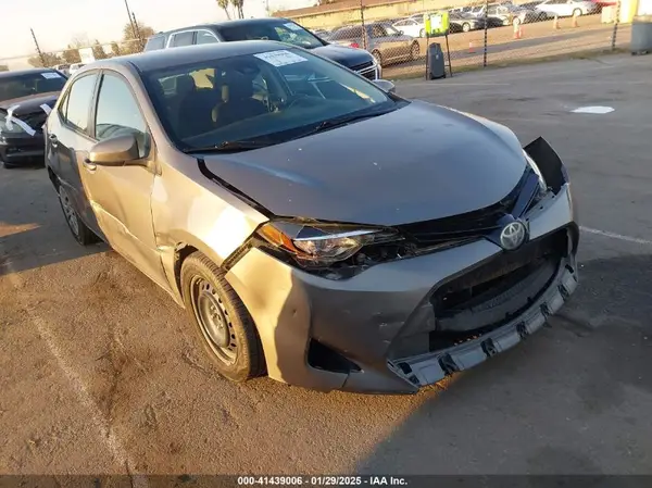 5YFBURHE6HP570457 2017 TOYOTA COROLLA - Image 1