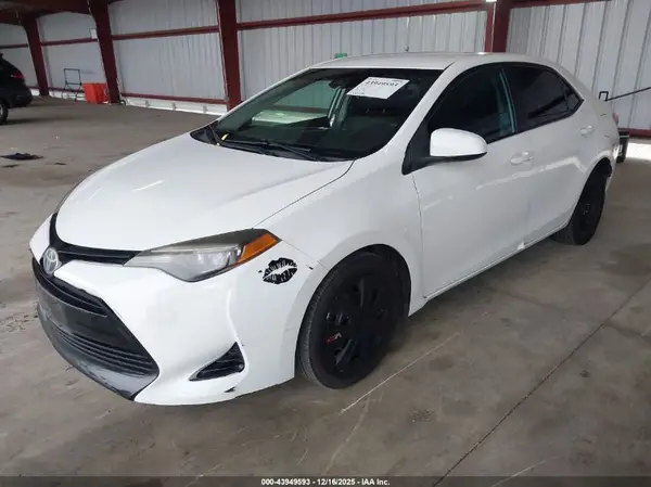 5YFBURHE6HP570684 2017 TOYOTA COROLLA - Image 2