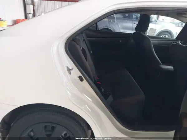 5YFBURHE6HP570684 2017 TOYOTA COROLLA - Image 8