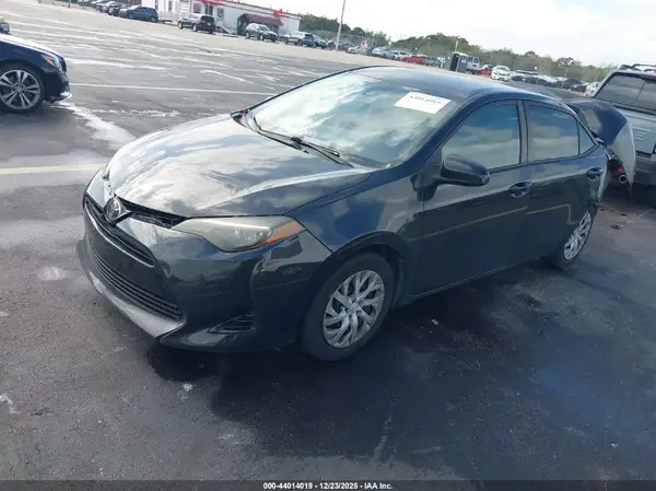 5YFBURHE6HP571950 2017 TOYOTA COROLLA - Image 2