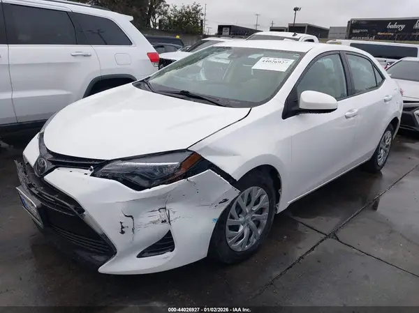 5YFBURHE6HP572144 2017 TOYOTA COROLLA - Image 2