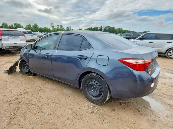 5YFBURHE6HP572757 2017 TOYOTA COROLLA - Image 2