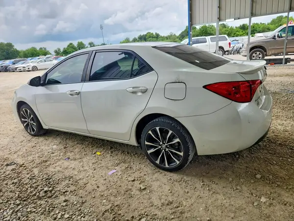 5YFBURHE6HP573892 2017 TOYOTA COROLLA - Image 2