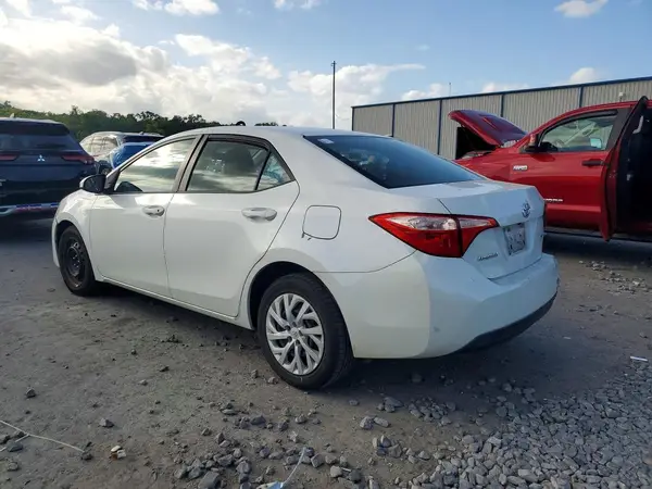 5YFBURHE6HP574895 2017 TOYOTA COROLLA - Image 2