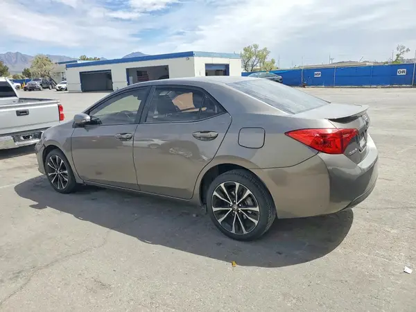 5YFBURHE6HP575576 2017 TOYOTA COROLLA - Image 2
