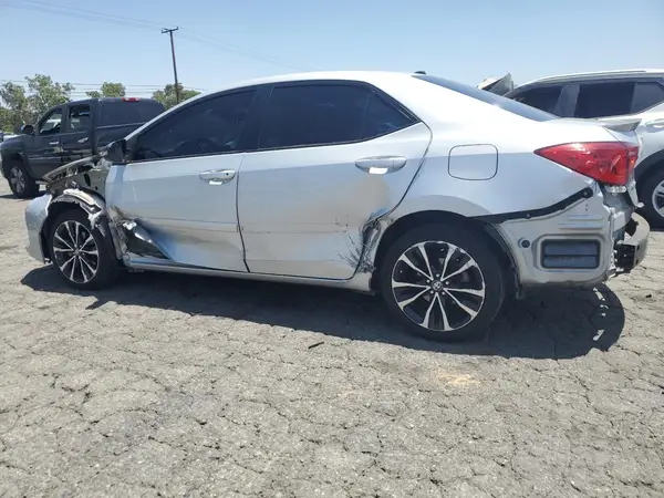 5YFBURHE6HP575819 2017 TOYOTA COROLLA - Image 2
