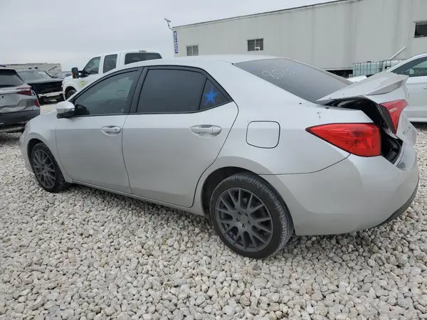 5YFBURHE6HP582883 2017 TOYOTA COROLLA - Image 2