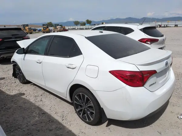 5YFBURHE6HP584567 2017 TOYOTA COROLLA - Image 2