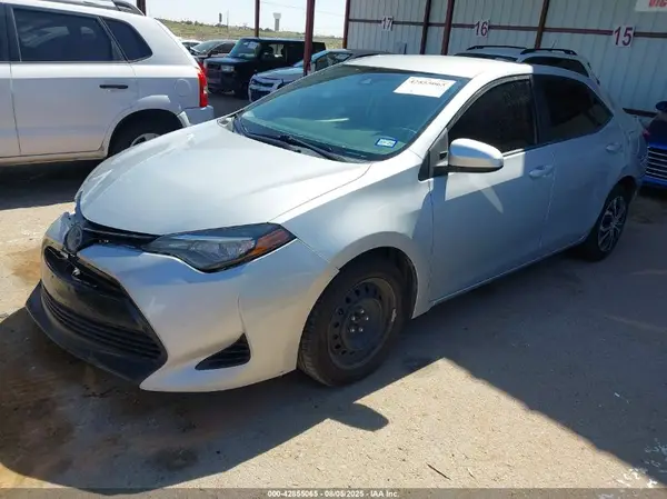 5YFBURHE6HP584875 2017 TOYOTA COROLLA - Image 2