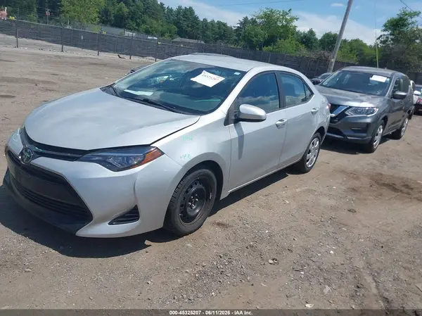5YFBURHE6HP585279 2017 TOYOTA COROLLA - Image 2
