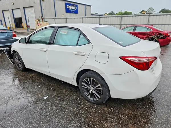 5YFBURHE6HP588098 2017 TOYOTA COROLLA - Image 2