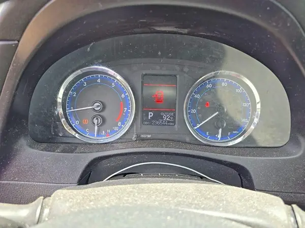 5YFBURHE6HP592037 2017 TOYOTA COROLLA - Image 8