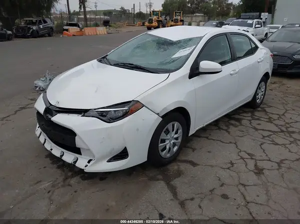 5YFBURHE6HP593897 2017 TOYOTA COROLLA - Image 2