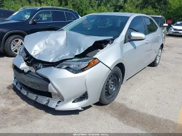 5YFBURHE6HP595293 2017 TOYOTA COROLLA - Image 2