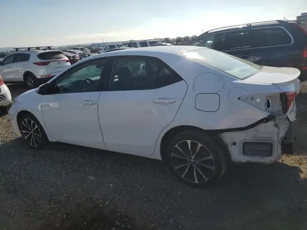 5YFBURHE6HP597996 2017 TOYOTA COROLLA - Image 2