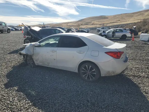 5YFBURHE6HP606843 2017 TOYOTA COROLLA - Image 2