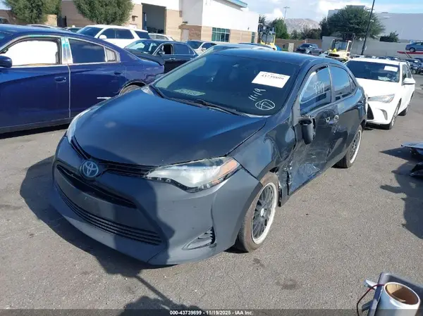 5YFBURHE6HP608897 2017 TOYOTA COROLLA - Image 2