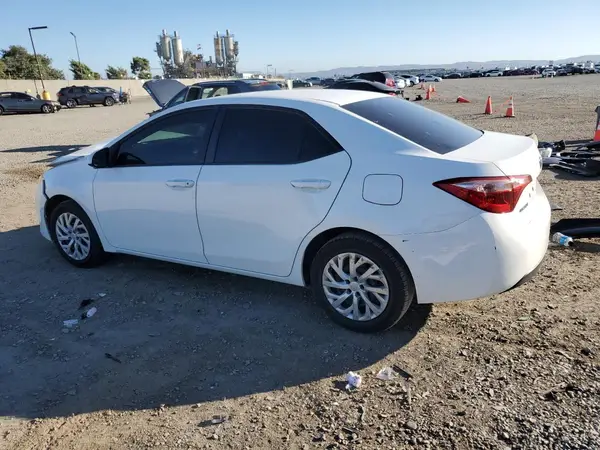 5YFBURHE6HP608947 2017 TOYOTA COROLLA - Image 2