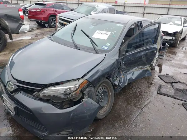 5YFBURHE6HP616014 2017 TOYOTA COROLLA - Image 2
