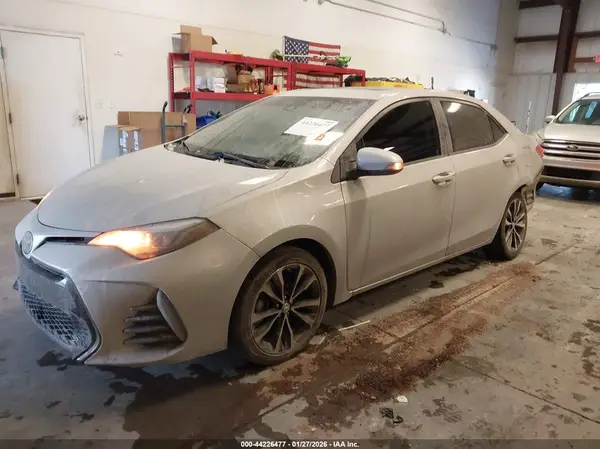 5YFBURHE6HP622704 2017 TOYOTA COROLLA - Image 2