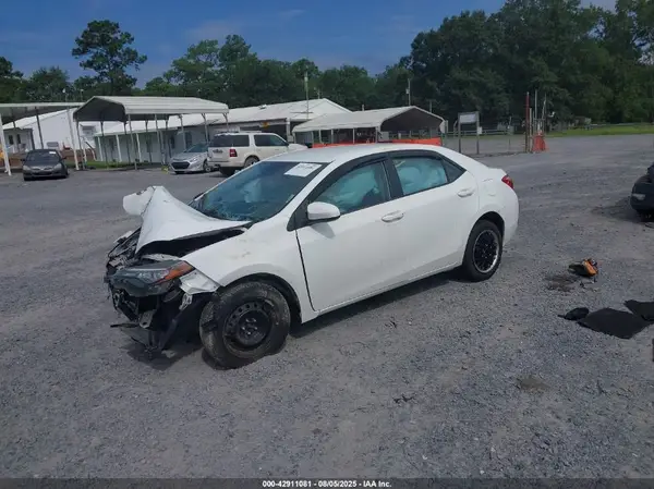 5YFBURHE6HP623495 2017 TOYOTA COROLLA - Image 2