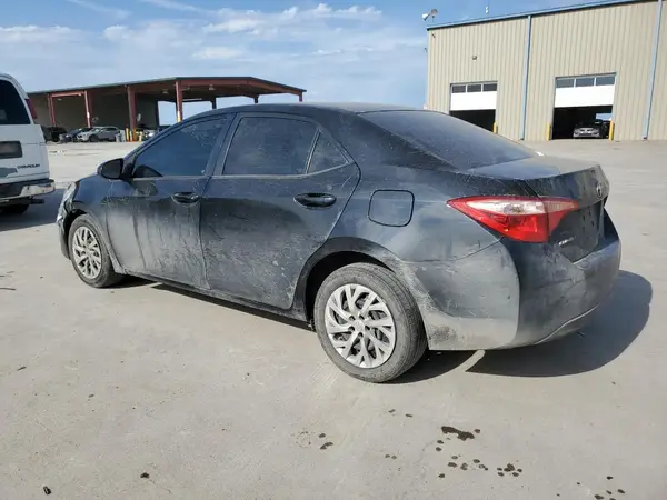 5YFBURHE6HP625649 2017 TOYOTA COROLLA - Image 2