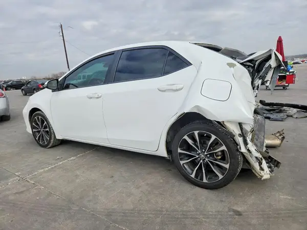 5YFBURHE6HP627482 2017 TOYOTA COROLLA - Image 2