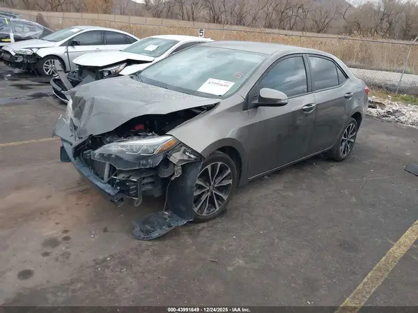 5YFBURHE6HP628843 2017 TOYOTA COROLLA - Image 2