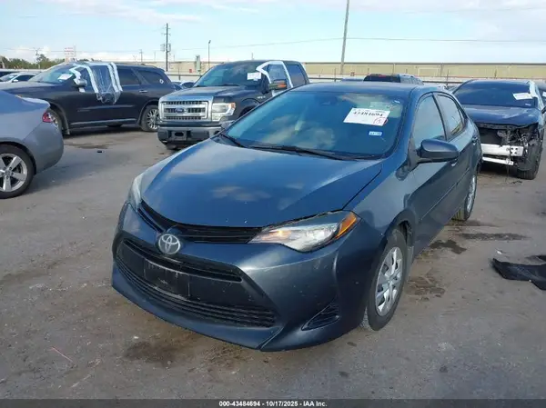 5YFBURHE6HP629412 2017 TOYOTA COROLLA - Image 2
