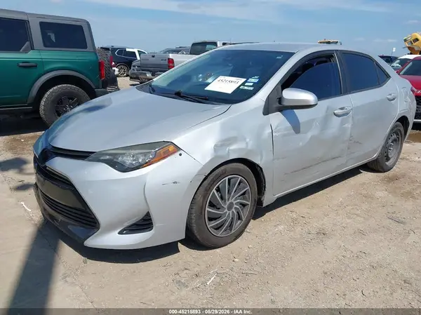 5YFBURHE6HP638403 2017 TOYOTA COROLLA - Image 2
