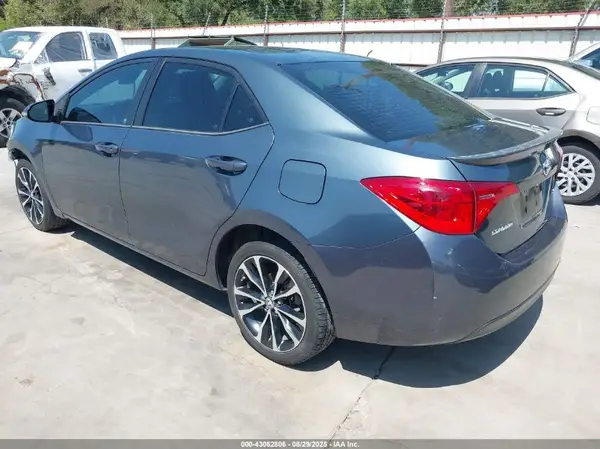 5YFBURHE6HP639308 2017 TOYOTA COROLLA - Image 2