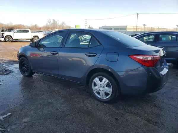 5YFBURHE6HP640992 2017 TOYOTA COROLLA - Image 2