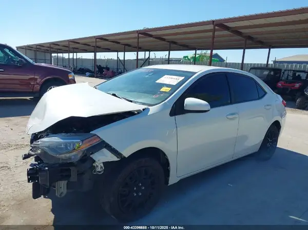 5YFBURHE6HP646503 2017 TOYOTA COROLLA - Image 2