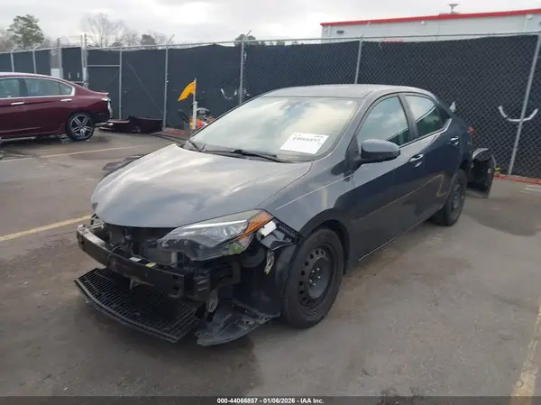 5YFBURHE6HP646856 2017 TOYOTA COROLLA - Image 2