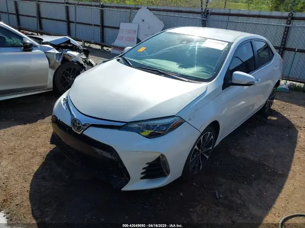 5YFBURHE6HP650003 2017 TOYOTA COROLLA - Image 2