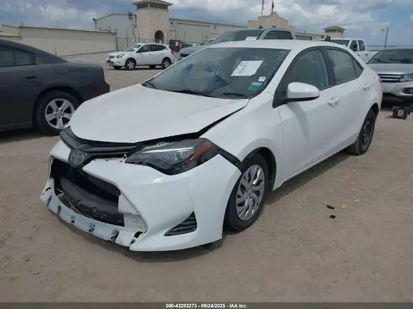 5YFBURHE6HP651555 2017 TOYOTA COROLLA - Image 2