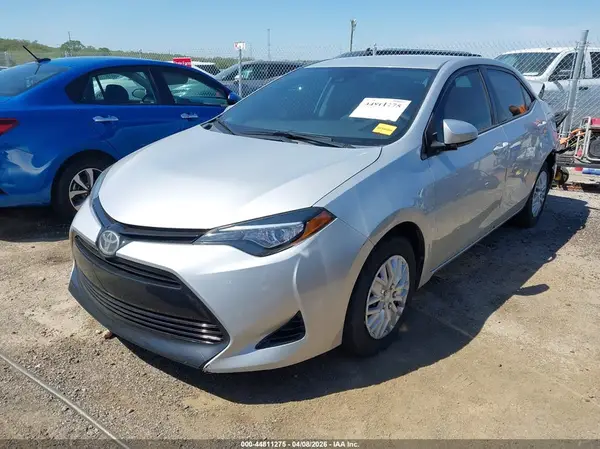 5YFBURHE6HP653211 2017 TOYOTA COROLLA - Image 2