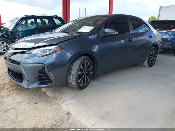 5YFBURHE6HP653807 2017 TOYOTA COROLLA - Image 2